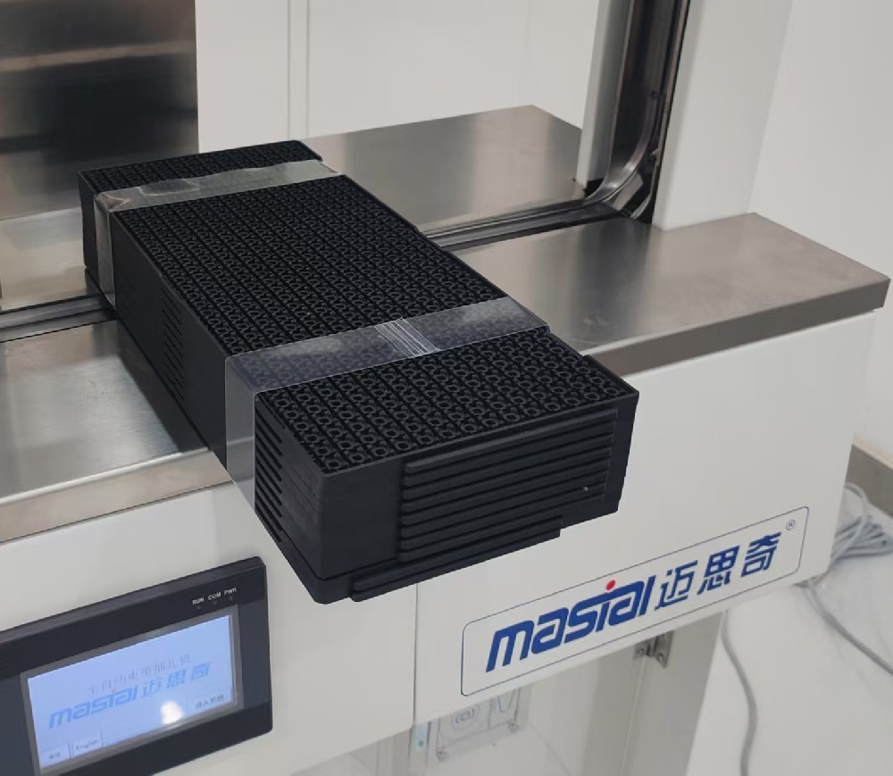 束帶機捆扎打包：塑料盒